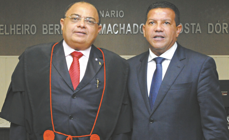 Magistrados são homenageados com Medalha Boticário Ferreira