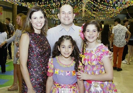 Prefeito Roberto Cláudio prestigia as filhas em festa junina