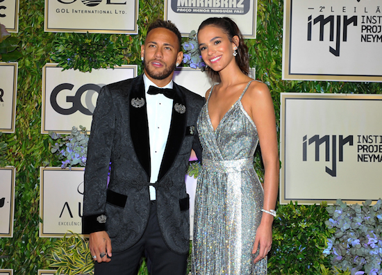 Bruna Marquezine roubou a cena no leilão de Neymar Jr.