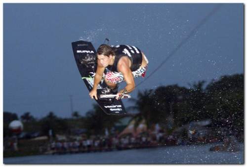 A 2a etapa do Circuito Cearense de Wakeboard agitou as águas da lagoa do Colosso neste fim de semana, em Fortaleza.