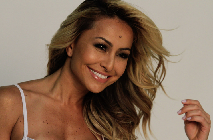 Celebridades expõem peças no Salão de Arte