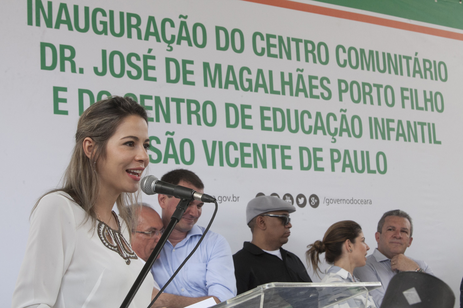 Primeira-dama participa da entrega de centro comunitário e creche no Conjunto São Vicente de Paulo