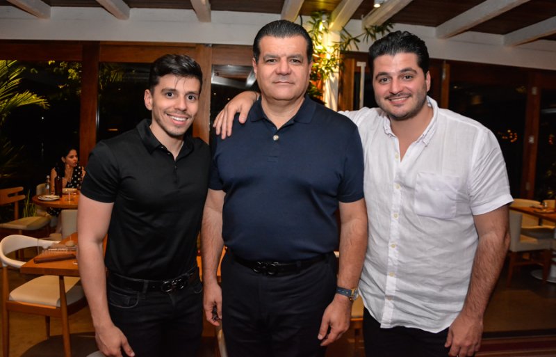 Zoi Restaurante serve de cenário para aa troca de idade de Odmar Feitosa