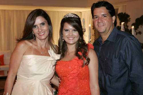 Maria Beatriz Nogueira brinda seus 15 anos com um festão na cobertura do Gran Marquise