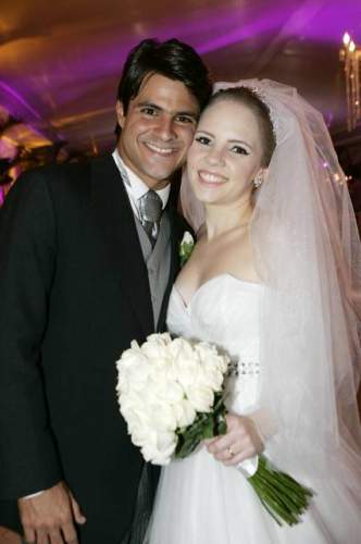 Nathália Gripp e Márcio Petrone sobem ao altar