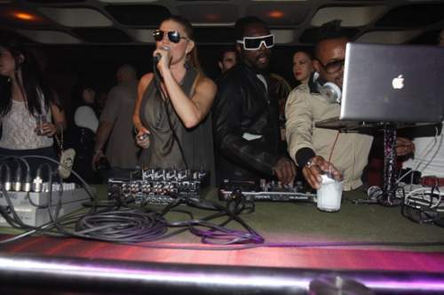 Fergie e integrantes do Black Eyed Peas se divertem no Seven - Fergie e integrantes do Black Eyed Peas se divertem no Seven 