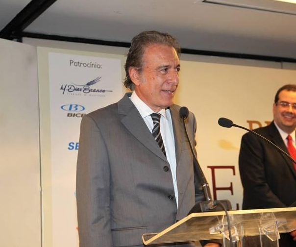 Everardo Telles inaugura maior usina comercial de energia solar do País