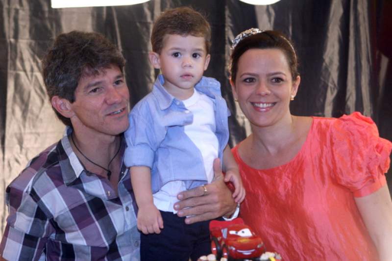 Larissa e Carvalho Jr. festejaram o anivers&aacute;rio do herdeiro Leo