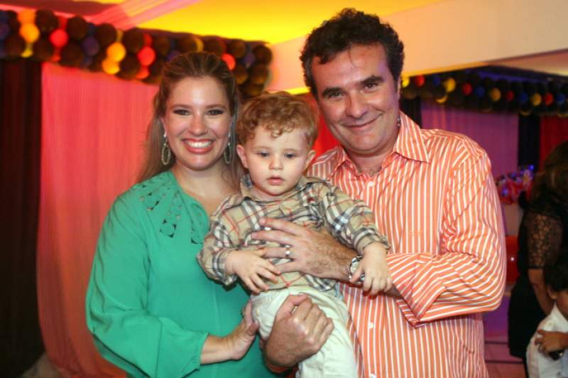 Luiz Carlos Aguiar Neto soprou sua primeira velinha e ganhou big party de seus pais, no Lulla`s Buffet