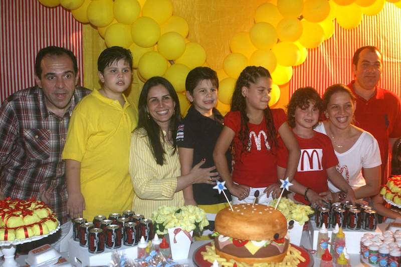 Teve como tema o Mc Donald\'s, a sess&atilde;o sopro de velinhas de Lu&iacute;s Eduardo Cals e Maria Clara Accioly