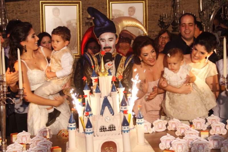 Com um Baile Real, Lucca Lupifieri e Beatriz Capelo comemoraram seus anivers&aacute;rios