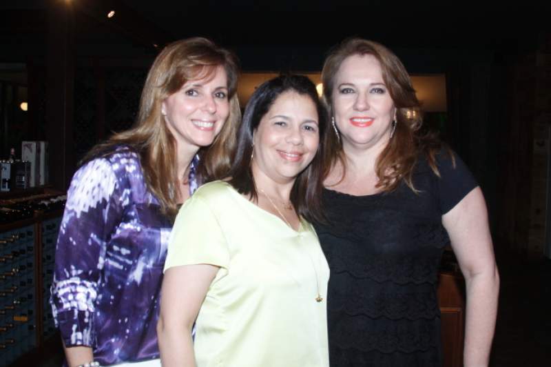 Aniversario - Maria Ester Quinderé comemorou sua troca de idade cercada de amigos no Dio Cucina