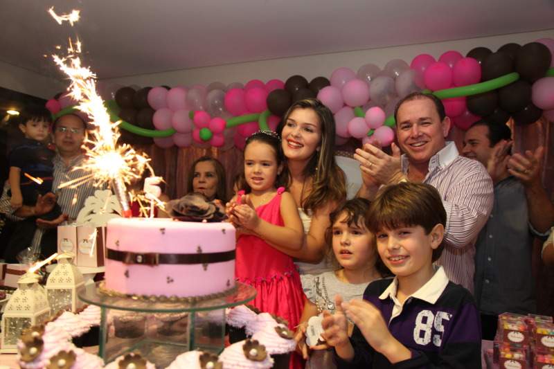 Ricardo e Carolina Bezerra festejaram o aniversario da herdeira Valentina