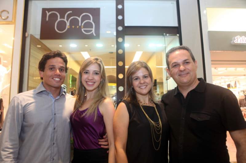 Norma Hype arrastou uma turma cheia de charme ate o Shopping Iguatemi