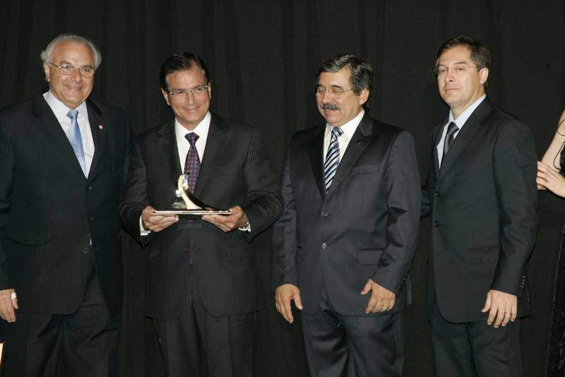 Deda Studart &eacute; homenageado com o Pr&ecirc;mio Construtor do Ano, na  confraterniza&ccedil;&atilde;o anual do Sinduscon-CE