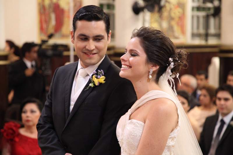 Chuva de Arroz - Iris Leite e Luiz Sobreira tornaram-se marido e mulher no altar da Igreja Nossa Senhora do Libano