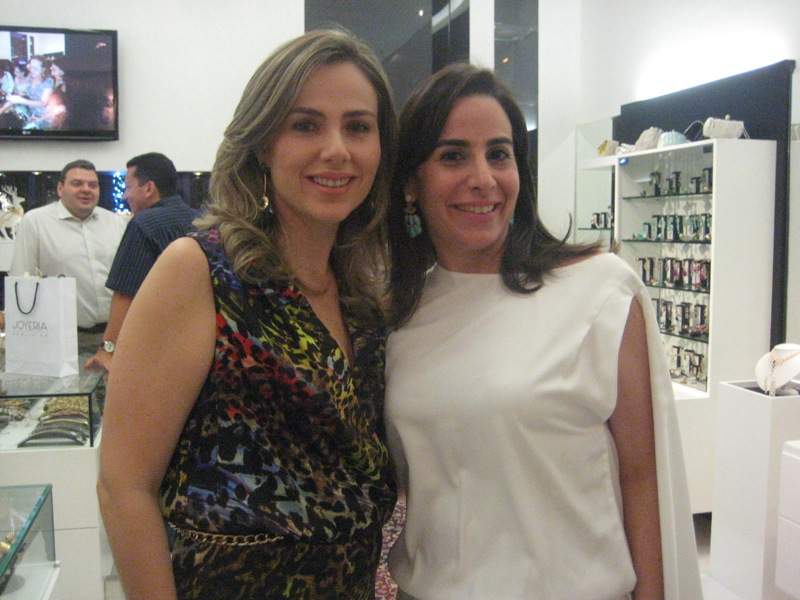 Thais e Anice Jereissati brindaram o primeiro anivers&aacute;rio de sua loja no Jardins Open Mall