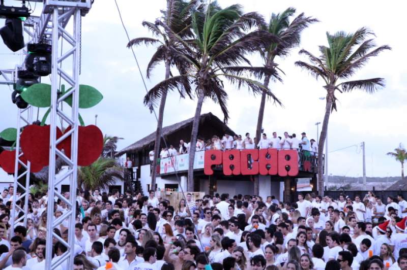 Pacha Ibiza White Party fez ferver as areias da Praia do Futuro