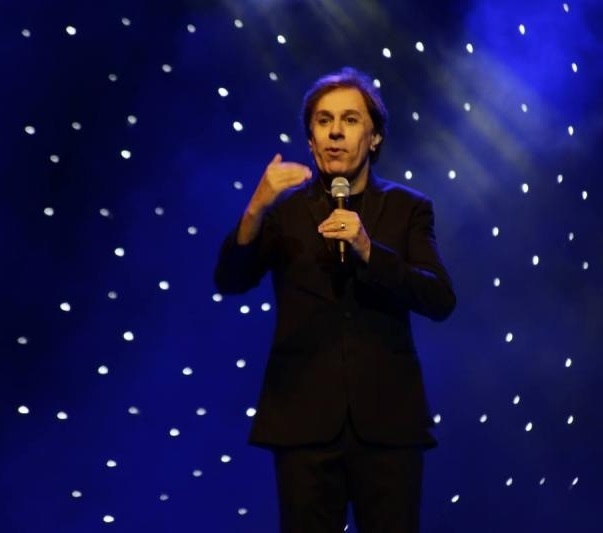 Tom Cavalcante participa de pré estreia do filme Os Parças