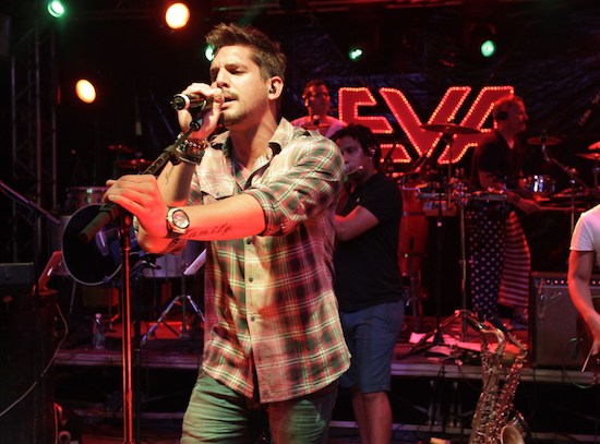 Com show da Banda Eva, Lenita apresenta sua new collection de fim de ano