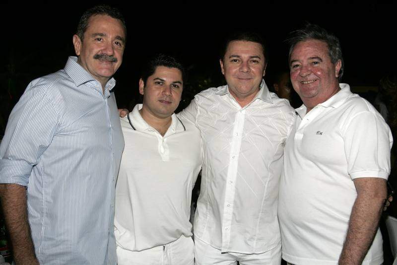 Sobrenomes poderosos e mulheres bonitas deram a t&ocirc;nica do R&eacute;veillon 2012  no Marina Park Hotel