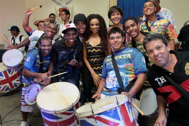 Famosos caem no samba na GRES União da Ilha