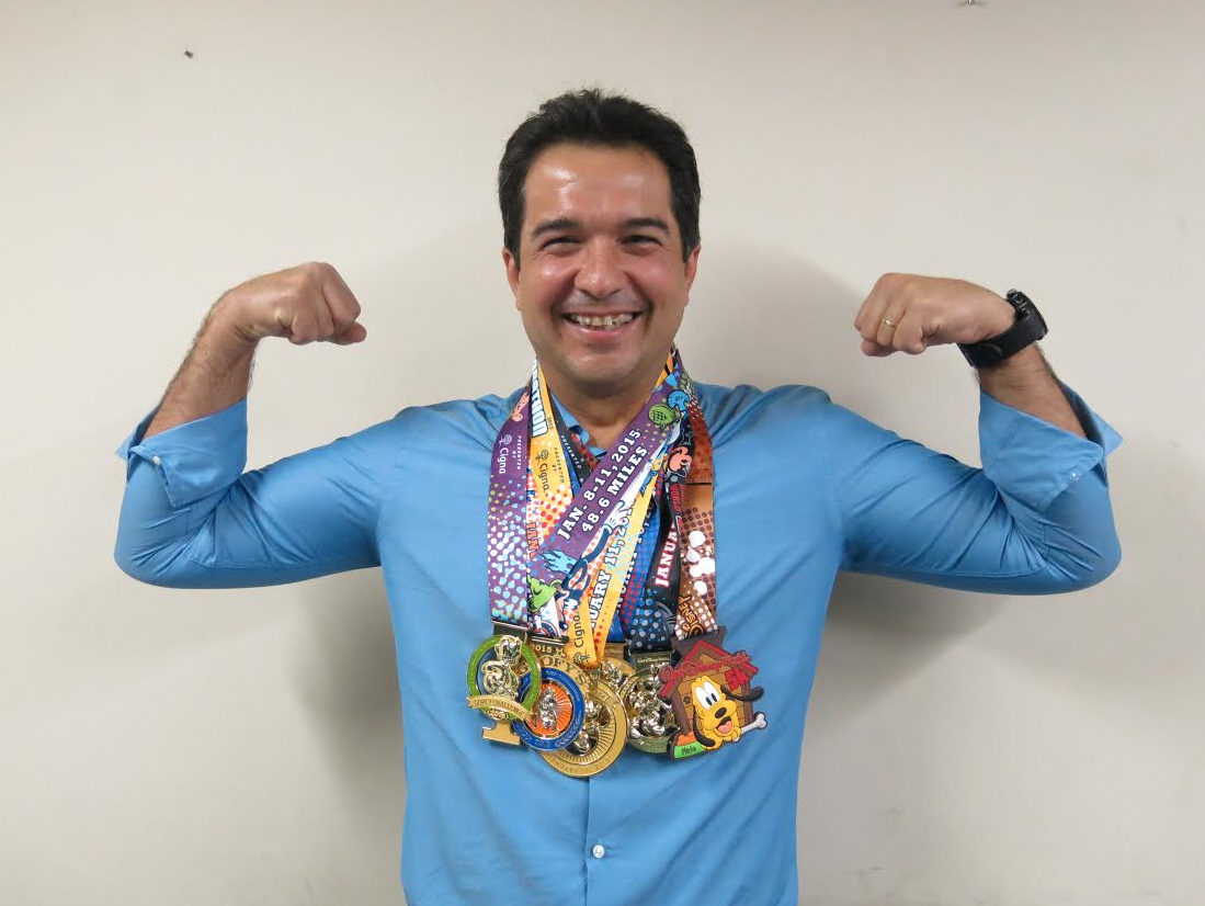 Marco Farias chega de Orlando carregado de medalhas