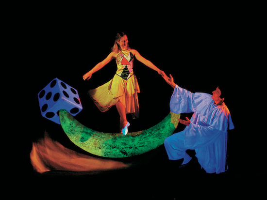 Teatro Negro de Praga chega à Fortaleza para apresentação única no RioMar