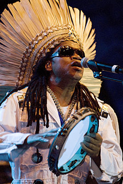 Carlinhos Brown comanda arrastão na Quarta-feira de Cinzas