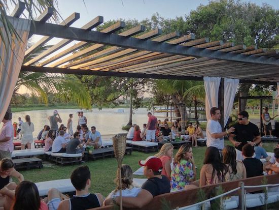 Sunset Vibes chacoalha o Colosso neste sábado