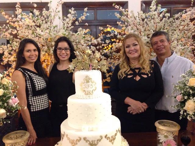 Stelinha Frota comemora b-day no Ideal Clube