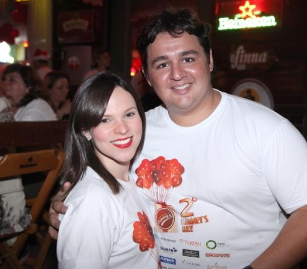 Marcelo Pimentel promove dia solidário no Barney’s Ice Dream