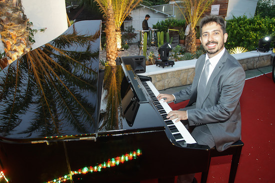 Felipe Adjafre dá start ao projeto “Piano ao Pôr do Sol”  na Ponte dos Ingleses