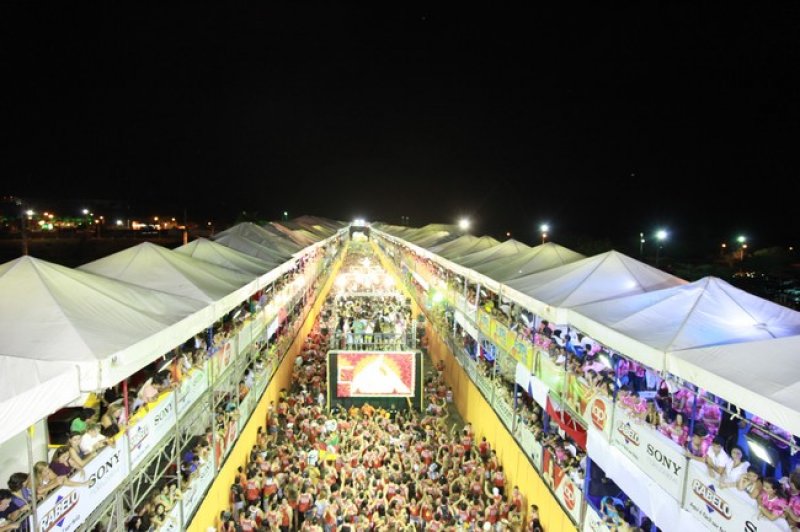 Jennifer Lopez roubou a cena na sexta-feira do Fortal 2012