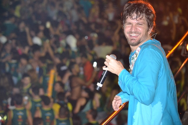 EVA comanda o bloco Eh Loco