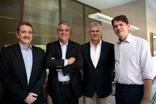 Cid Gomes recebeu as misses no Palácio da Abolição