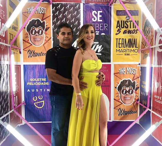 Kaline Ferraz e Sávio Nogueira marcam presença no aniversário de cinco anos do Austin Pub