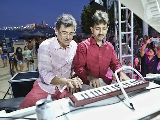 Alexandre Pereira faz participação especial durante apresentação do Projeto Pôr do Sol