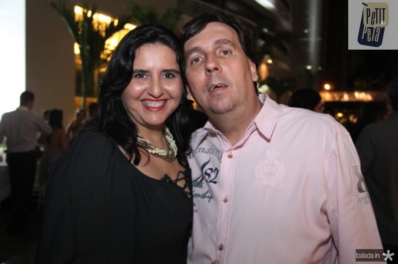 Ivana Mendonça brinda seus 50 anos no Mucuripe