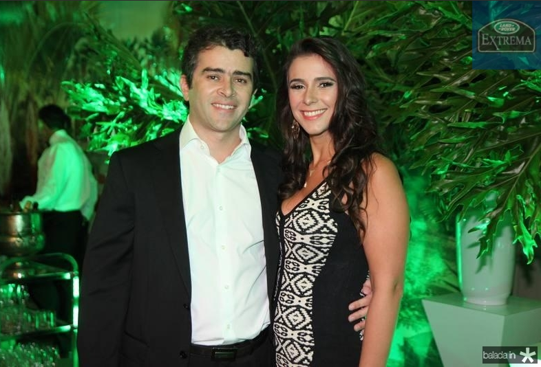 Vivian Otoch e Ronaldo Barbosa sobem ao altar