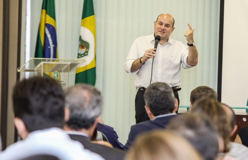 Roberto Cláudio fala sobre o pacto federativo e a gestão municipal durante encontro na Seplag