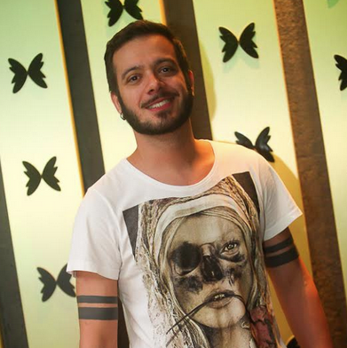 Famosos curtem balada no Green Valley