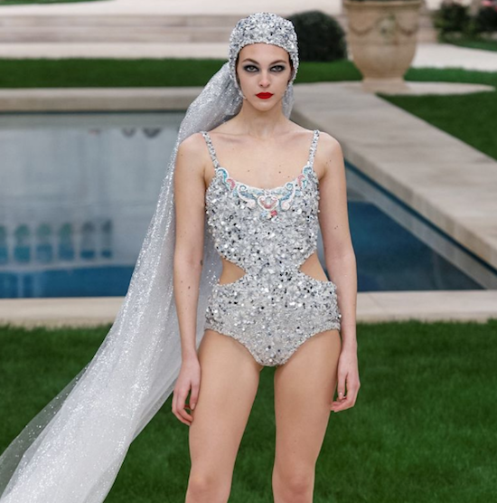 Chanel surpreende com look de noiva ousado durante a semana de moda de Paris