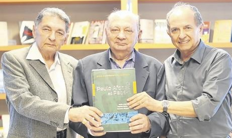 Livro que conta a evolução da indústria cearense é lançando na FIEC