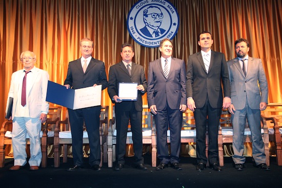 Luiz Gastão comanda entrega da Medalha Clóvis Arrais