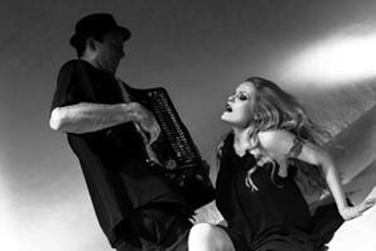 Anna Gelinskas apresenta clássicos do POP em formato de Jazz