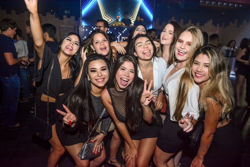 Living arma noite épica com a presença do deejay Gabriel Boni