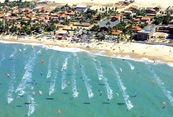 Arialdo Pinho e Zezinho Albuquerque discutem saneamento no litoral cearense