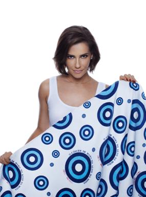 Deborah Secco apoia O Câncer de Mama no Alvo da Moda