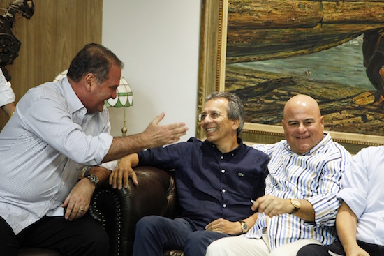 Luciano Cavalcante arma happy hour na cobertura do LC Corporate